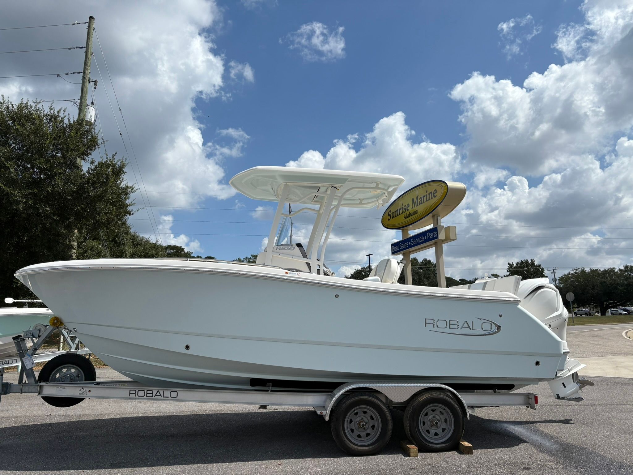 2022 Robalo 230 CC