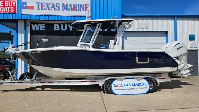 2025 Robalo 270 CC