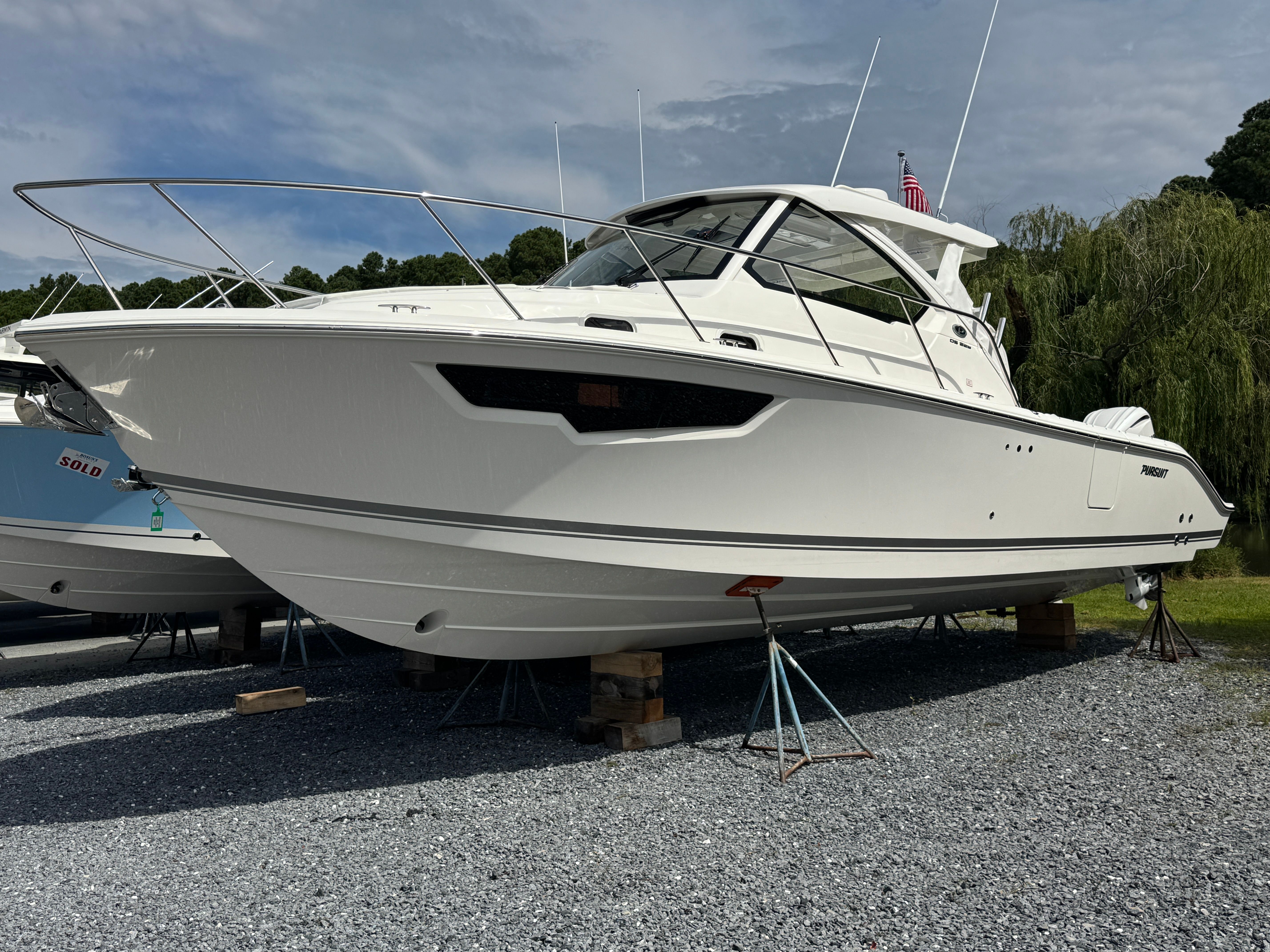 2026 Pursuit OS 325