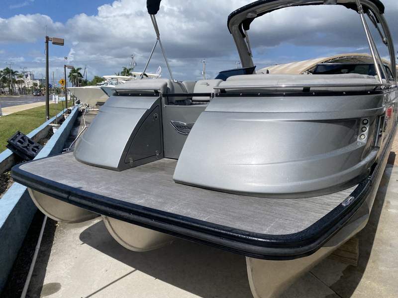 2021 Bennington 27 QX