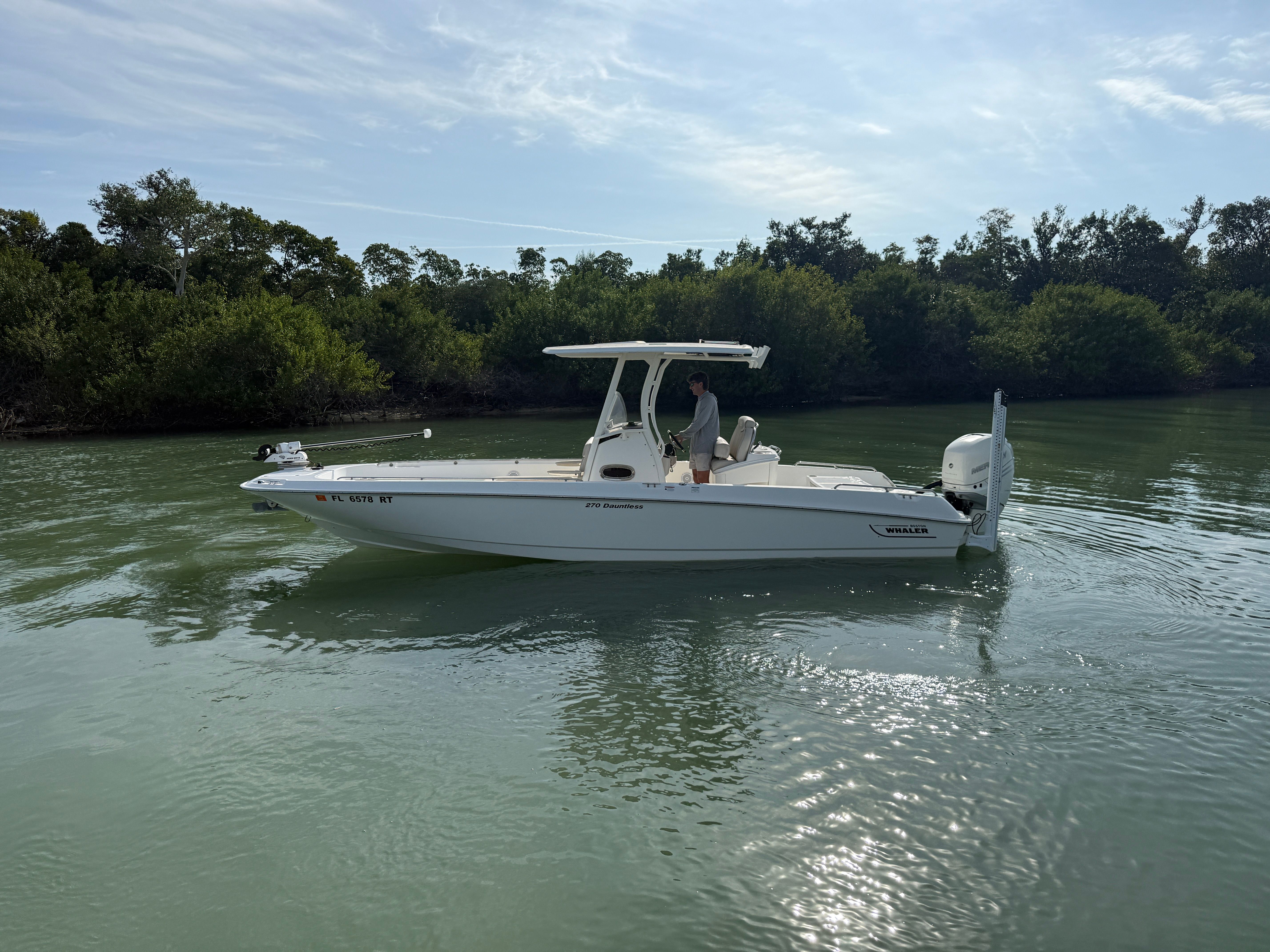 2019 Boston Whaler 270 Dauntless