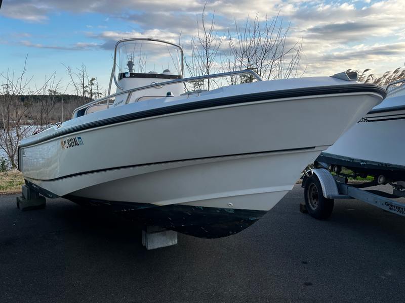 2006 Boston Whaler 210 Outrage