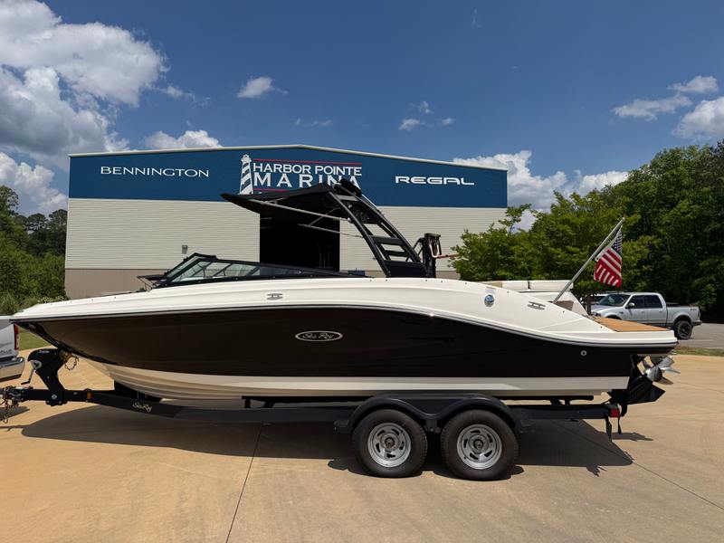 2018 Sea Ray 230 SDX W/TWR